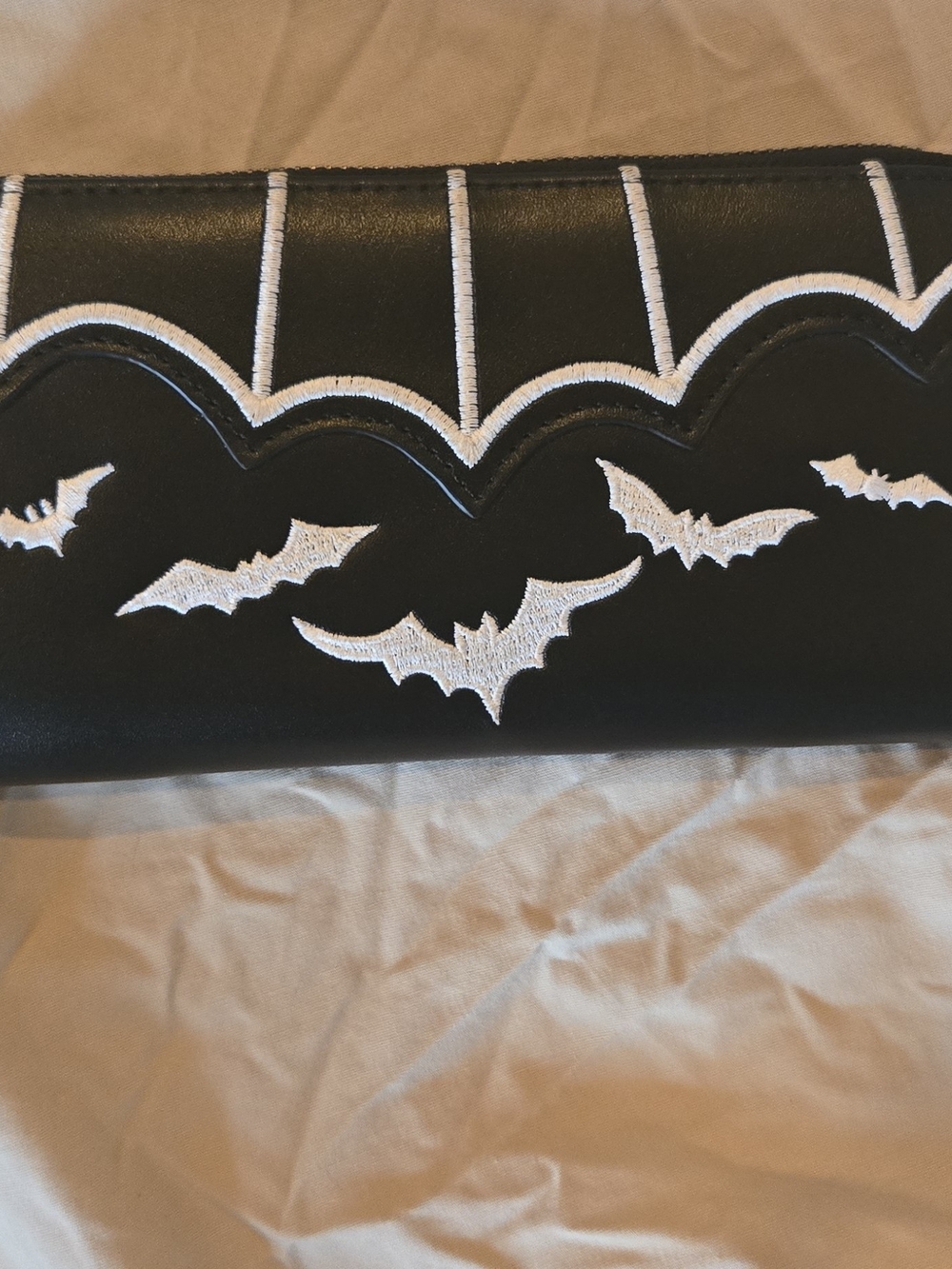 Lost Queen Bat Purse With Matching Wallet - Picture 4 of 7
